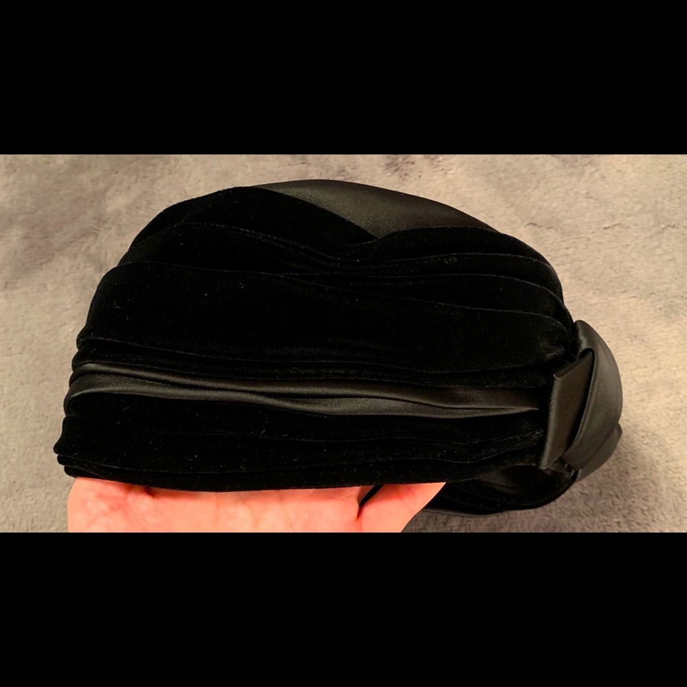 Vintage 50s Norman Durand Black Velvet Pillbox Hat